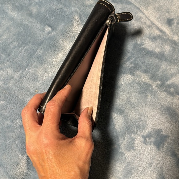 Coach leather ladies wallet - Picture 3 of 5